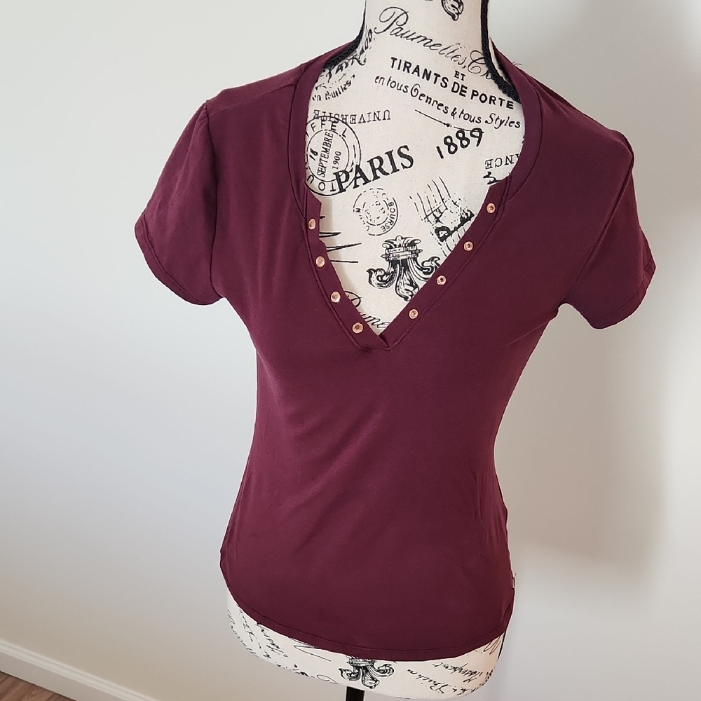 Guess Red Buttoned Fitted Tee